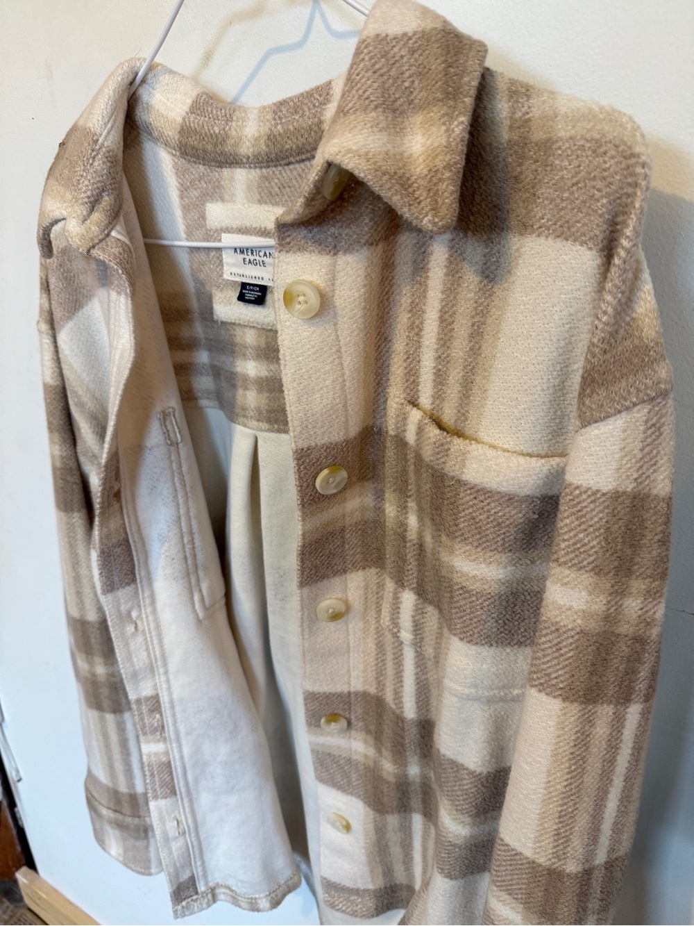 American Eagle Cream and Tan Plaid Button-Up Jacket - Picture 4 of 5
